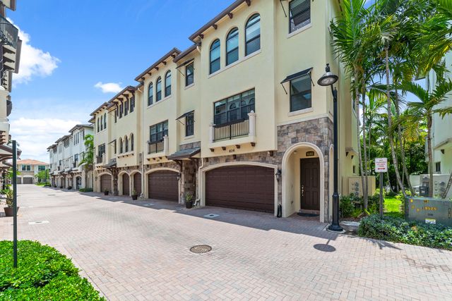 $929,900 | 614 Windward Circle | Boynton Beach