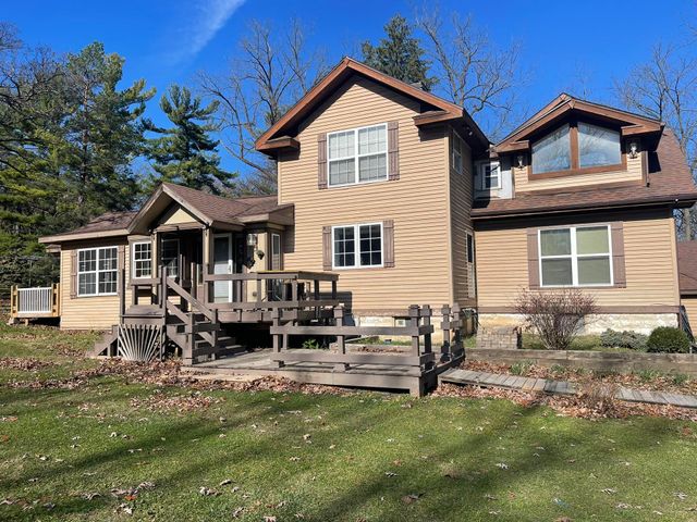 $329,900 | 2589 North Shore Drive | Delavan Lake