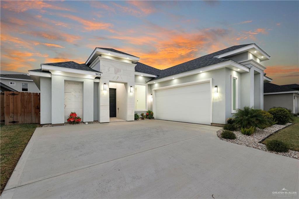 a view of a house with entertaining space