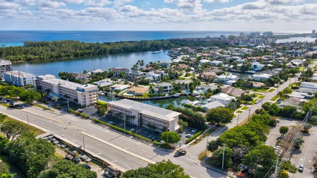 $400,000 | 698 Northeast Spanish River Boulevard, Unit 24 | Northeast Boca Raton