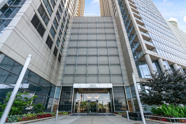 $440,000 | 600 North Lake Shore Drive, Unit 2110 | Near North Side