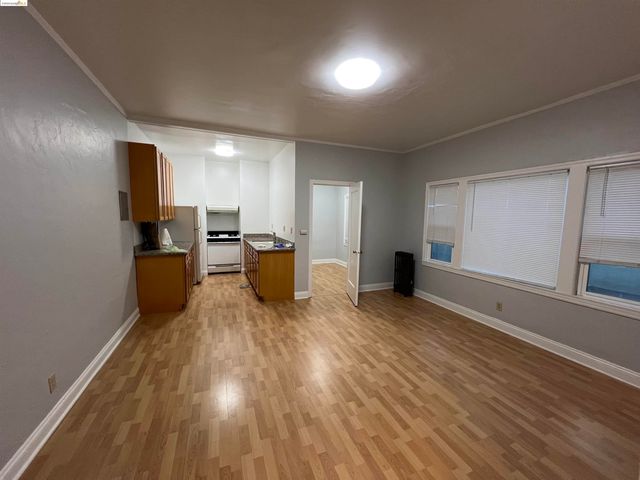 $2,100 | 1846 Spruce Street, Unit 33 | Northside