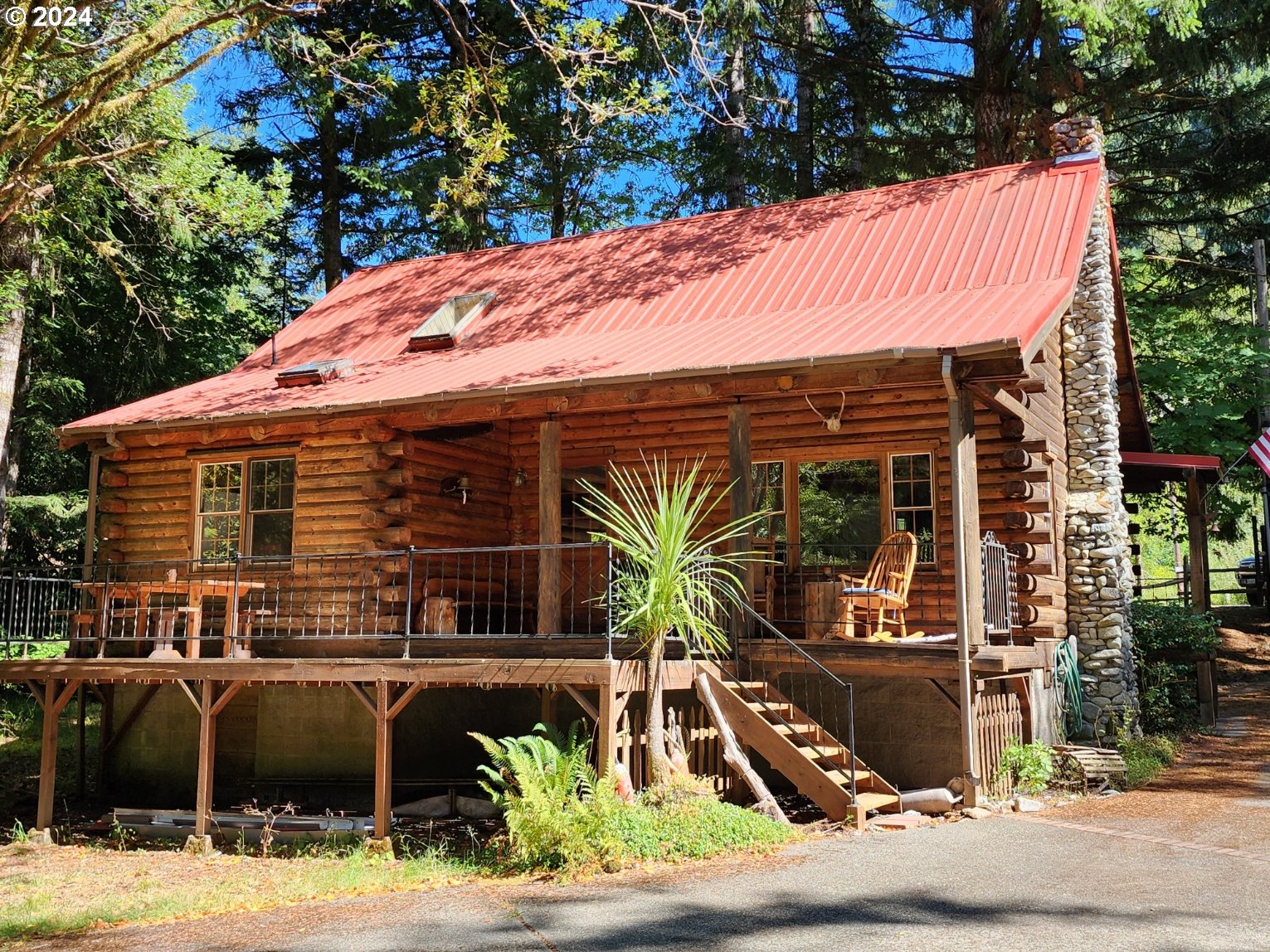 a front view of house with yard