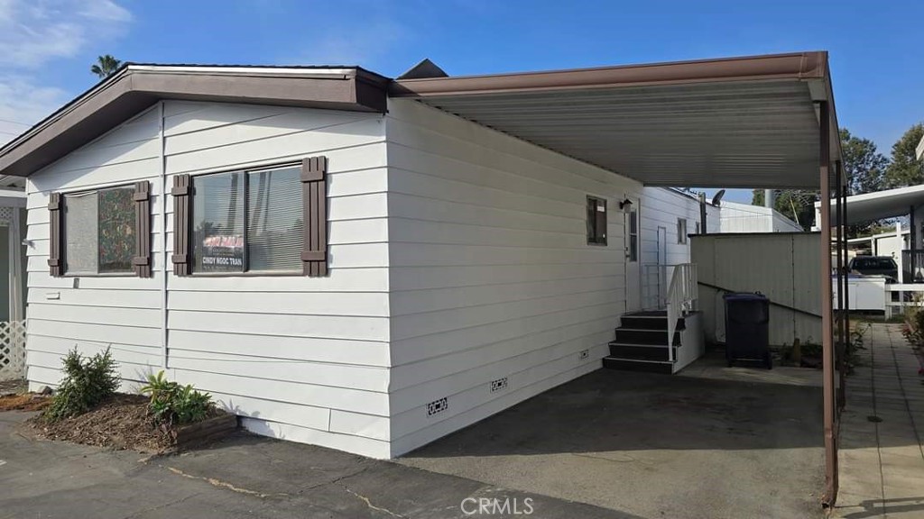 a view of a house with garage