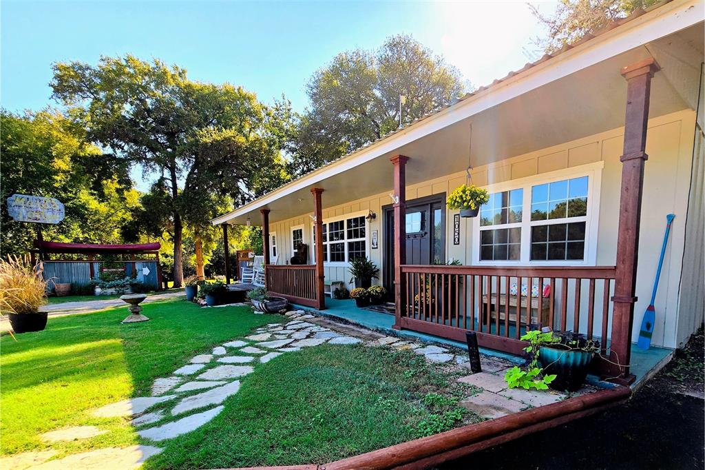 a view of a house with backyard and porch