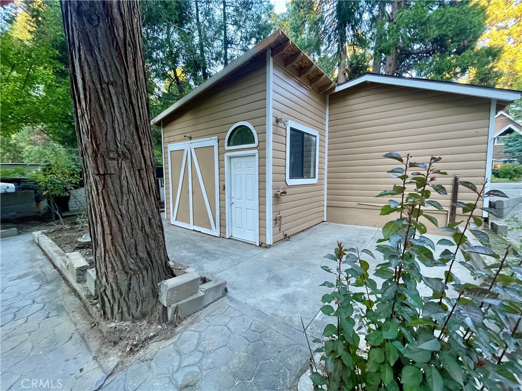 a view of a house with a yard and plants