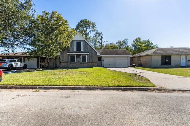 $169,500 | 913 Temple Drive | Hitchcock