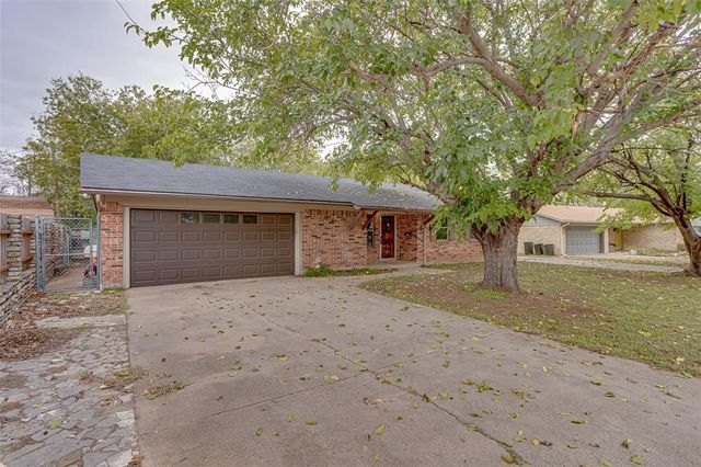 $285,000 | 912 Penrod Drive | Granbury