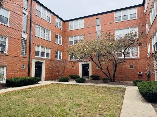 $210,000 | 2424 West Farragut Avenue, Unit 2B | Budlong Woods