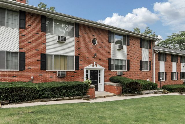 $1,500 | 1321 West Main Street, Unit 307 | Lake Geneva