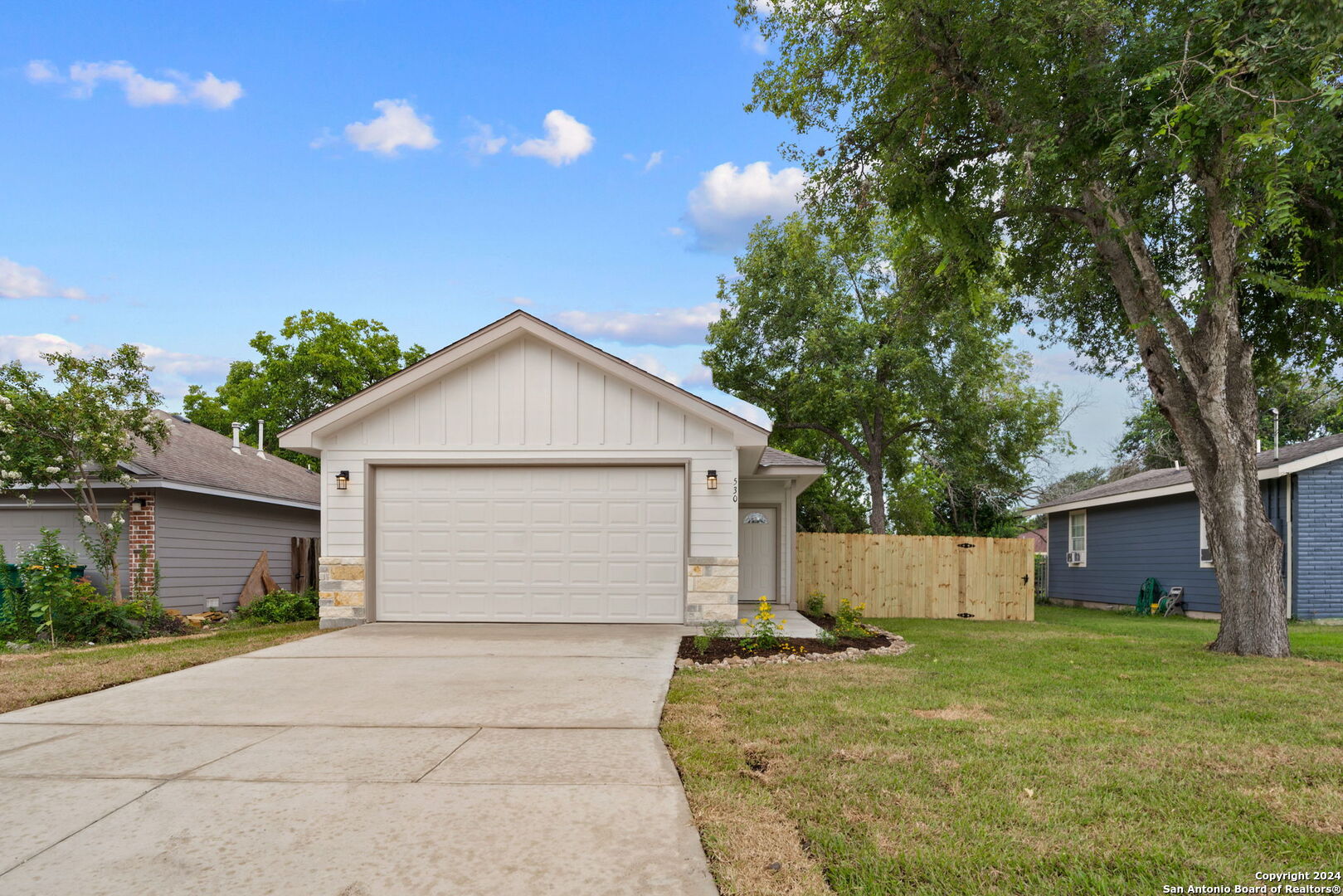 a view of backyard of house with garage and yard