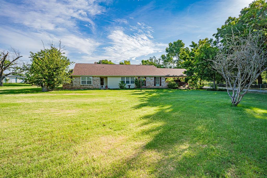 a view of a house with a big yard