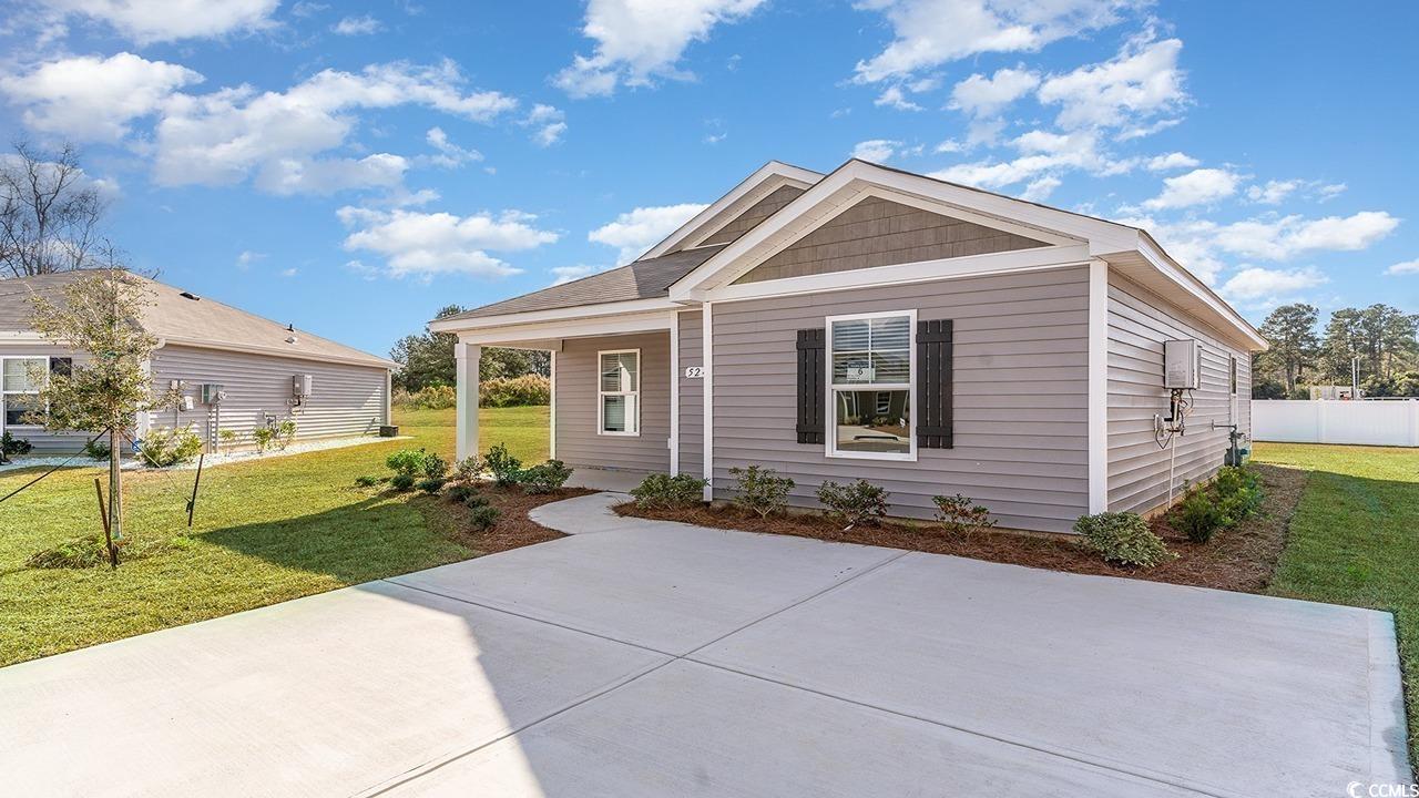 View of front of house featuring a front yard