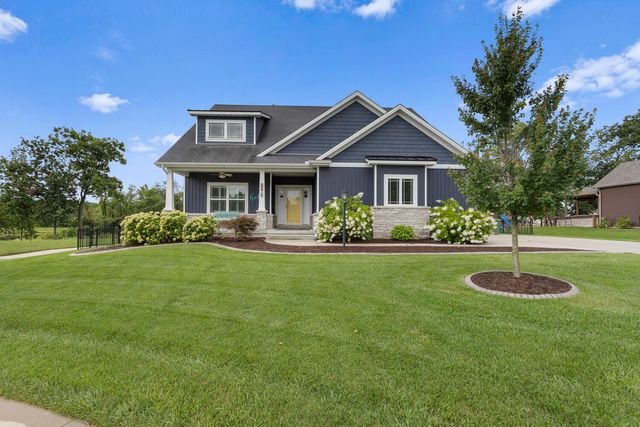 $689,999 | 1509 Forest Ridge Drive | Mahomet