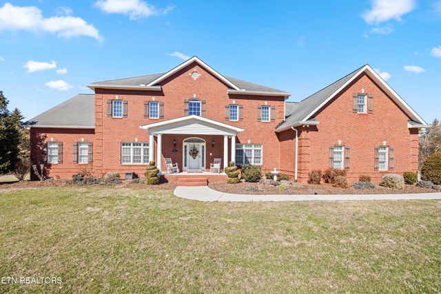 $1,250,000 | 7042 Summer Oak Lane | Halls