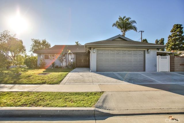 $1,370,000 | 5101 Robinwood Drive | Northwest Huntington Beach