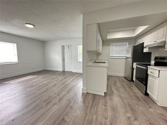 $1,950 | 3660 Northeast 11th Avenue, Unit 5 | Central Oakland Park