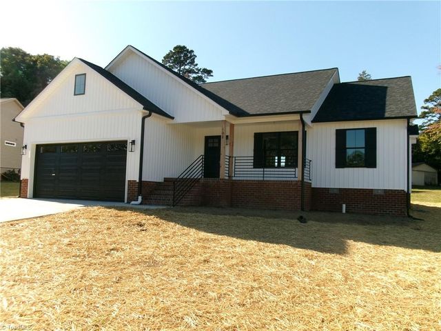 $299,900 | 108 Camino Drive | Thomasville