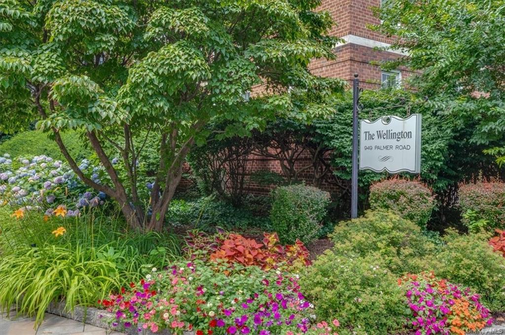 Lovely garden located in front of building.