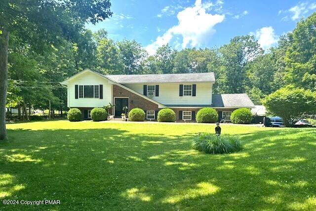 a view of a house with a backyard