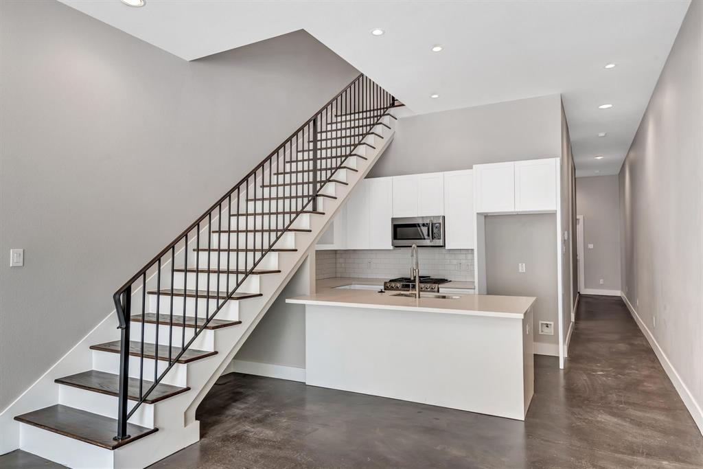 a view of entryway and kitchen