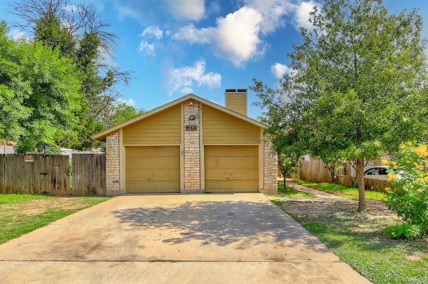 a front view of house with garage and yard