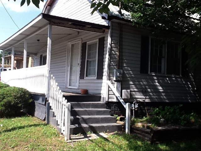 front view of house with a yard