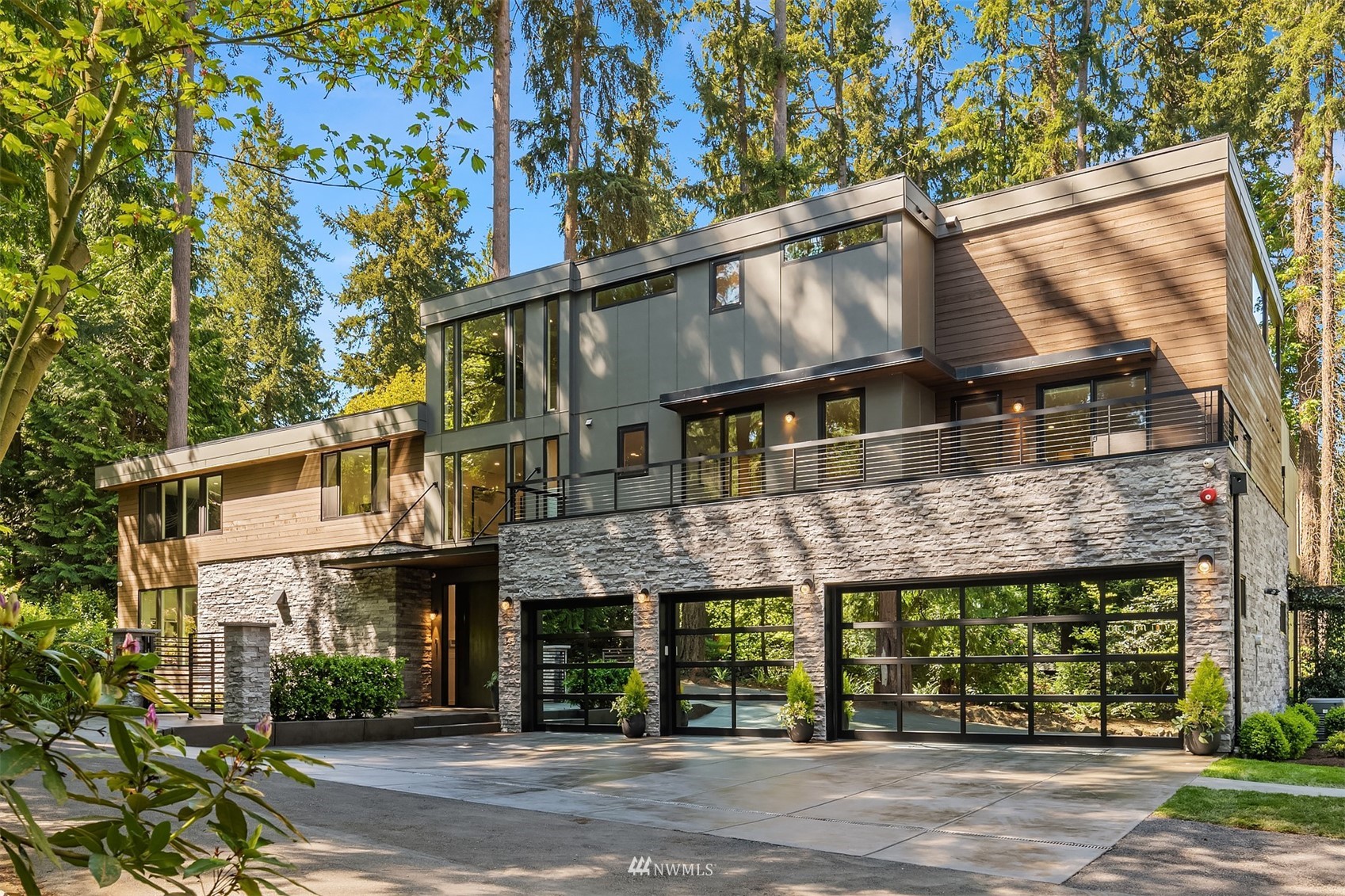 Mid-Century Modern on Shoreclub Drive - Home Feature