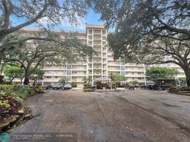 $2,500 | 3520 Oaks Way, Unit 406 | Palm Aire