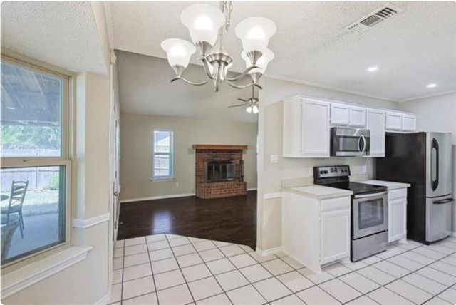 $2,150 | 407 Oakwood Circle | Shady Shores