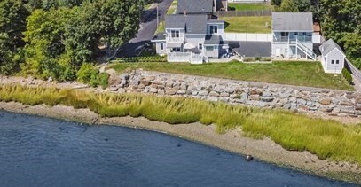 a view of a yard with a house