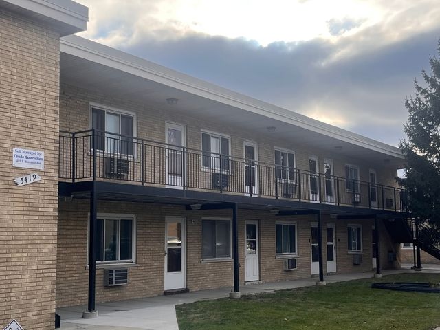 $1,200 | 5419 South Massasoit Avenue, Unit 6 | Garfield Ridge