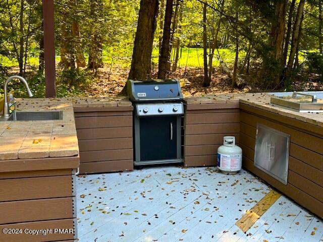 Deck Kitchen / Golf