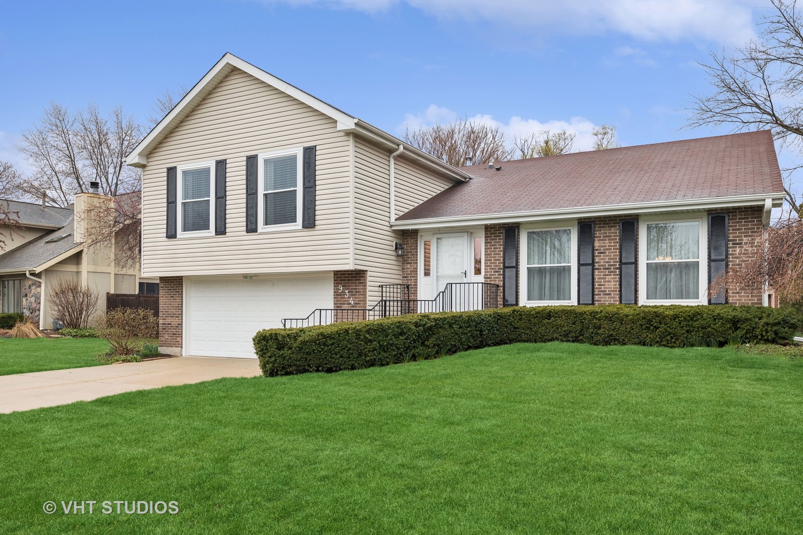 a view of a yard in front of a house