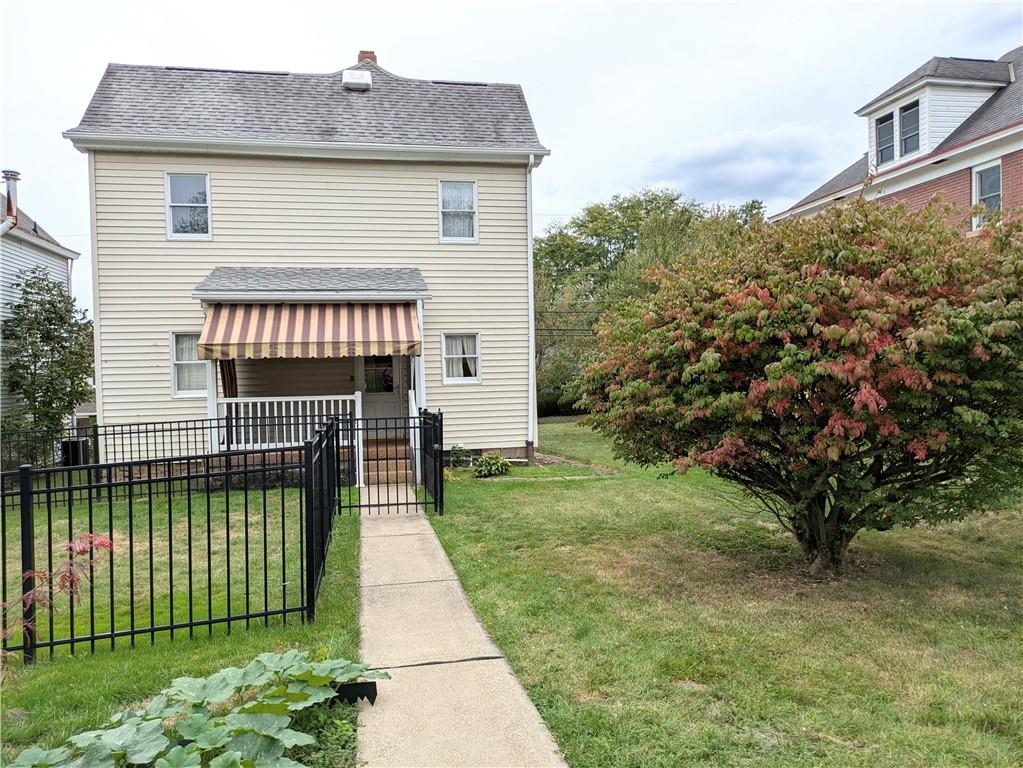 a view of a house with a backyard