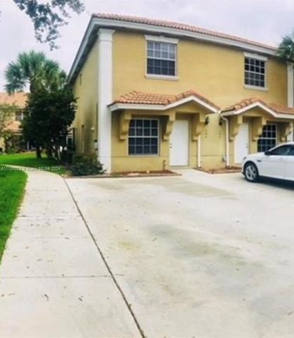 $2,900 | 394 Southwest 122nd Avenue, Unit 394 | Pembroke Lakes South