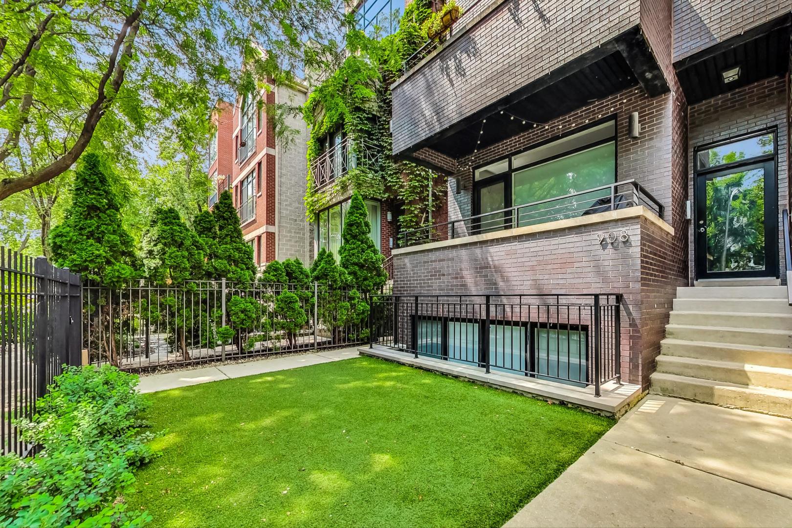 a view of a house with backyard and garden