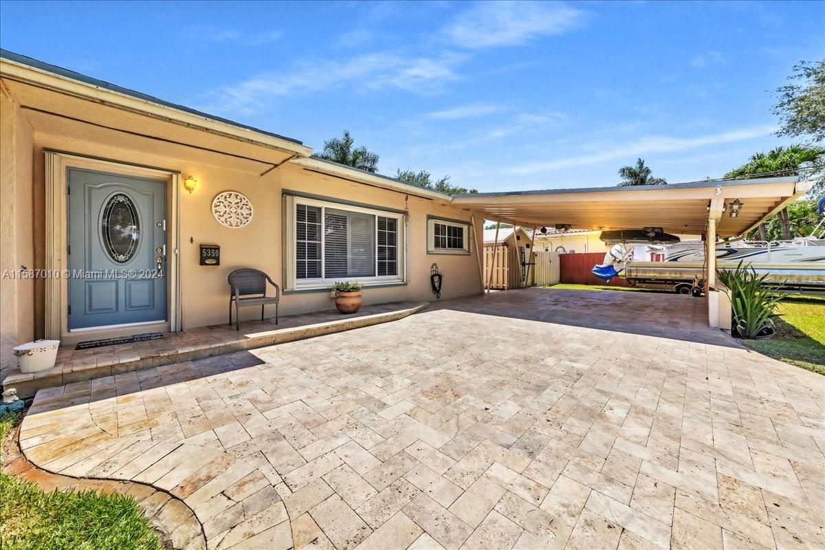 a view of a house with outdoor space