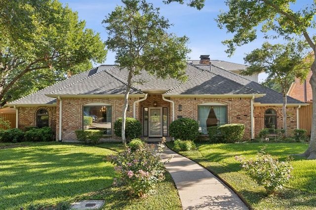 $900,000 | 9622 Hilldale Drive | Lake Highlands