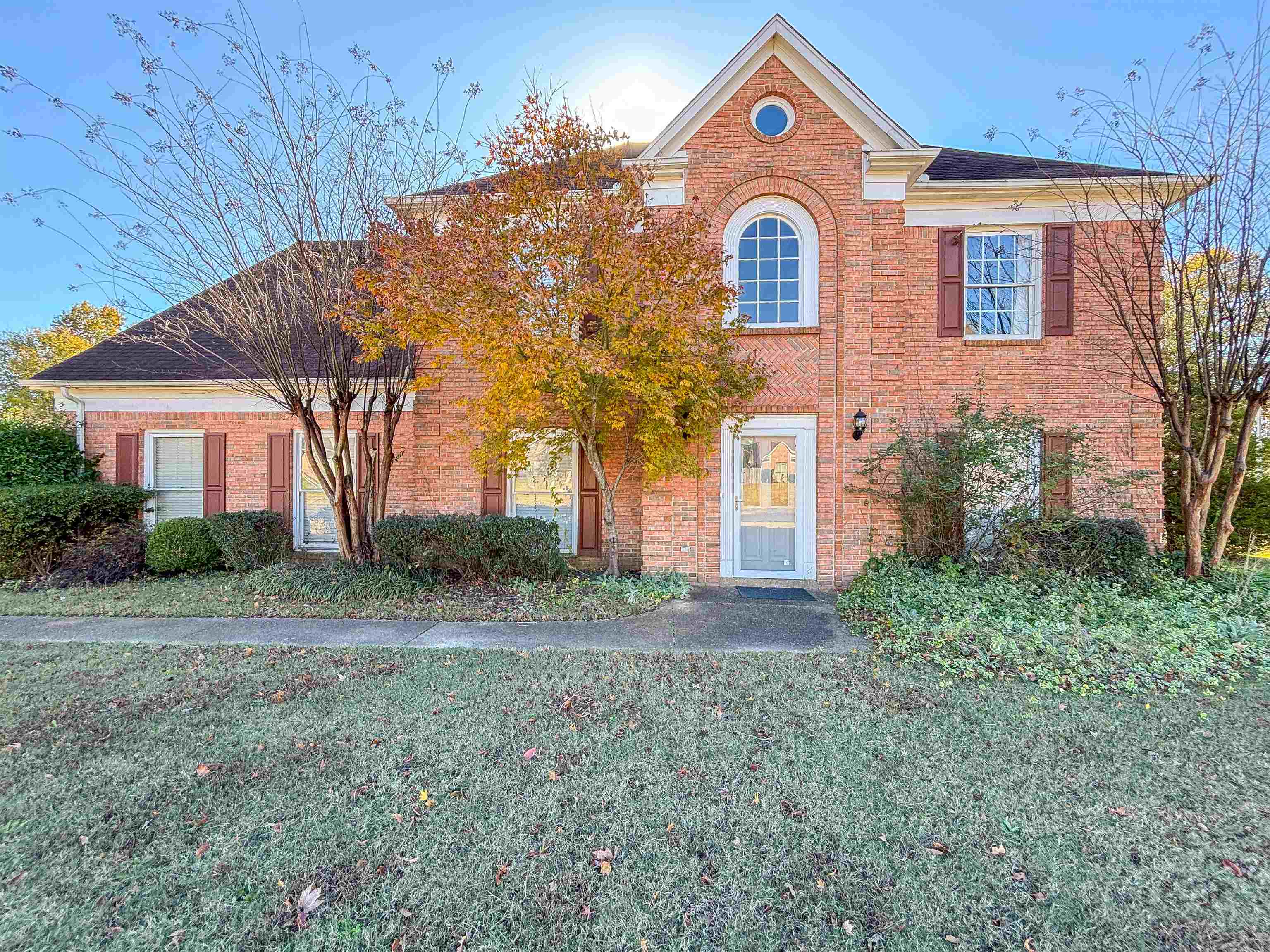 View of front of home featuring a front yard