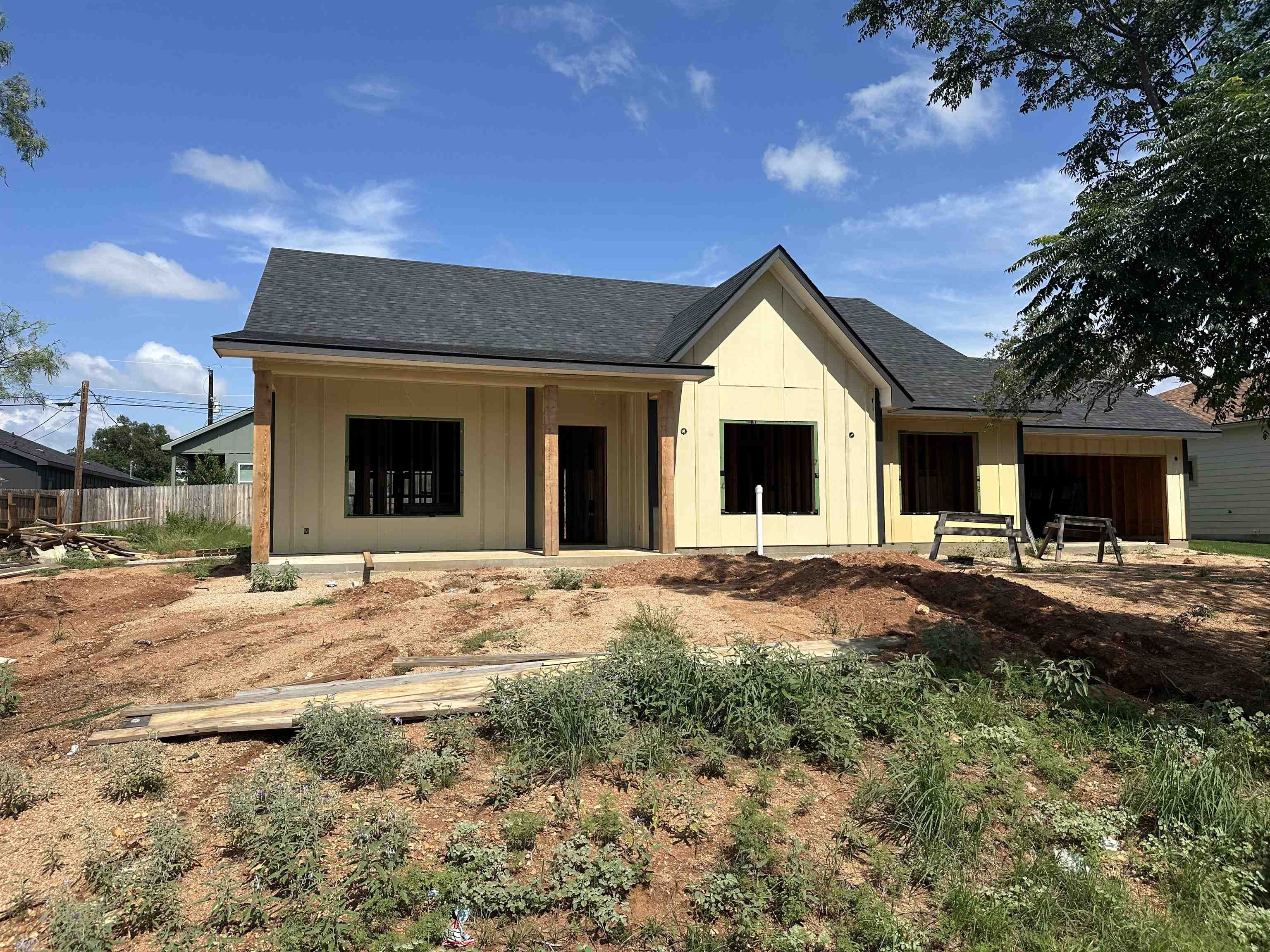 a view of a house with backyard and sitting area