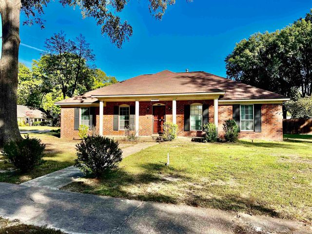 $285,000 | 2432 Tarbet Drive | Balmoral