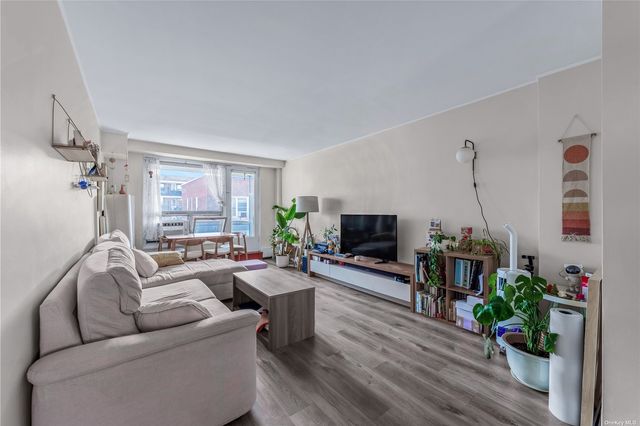 $338,000 | 98-20 62nd Drive, Unit 15G | Rego Park