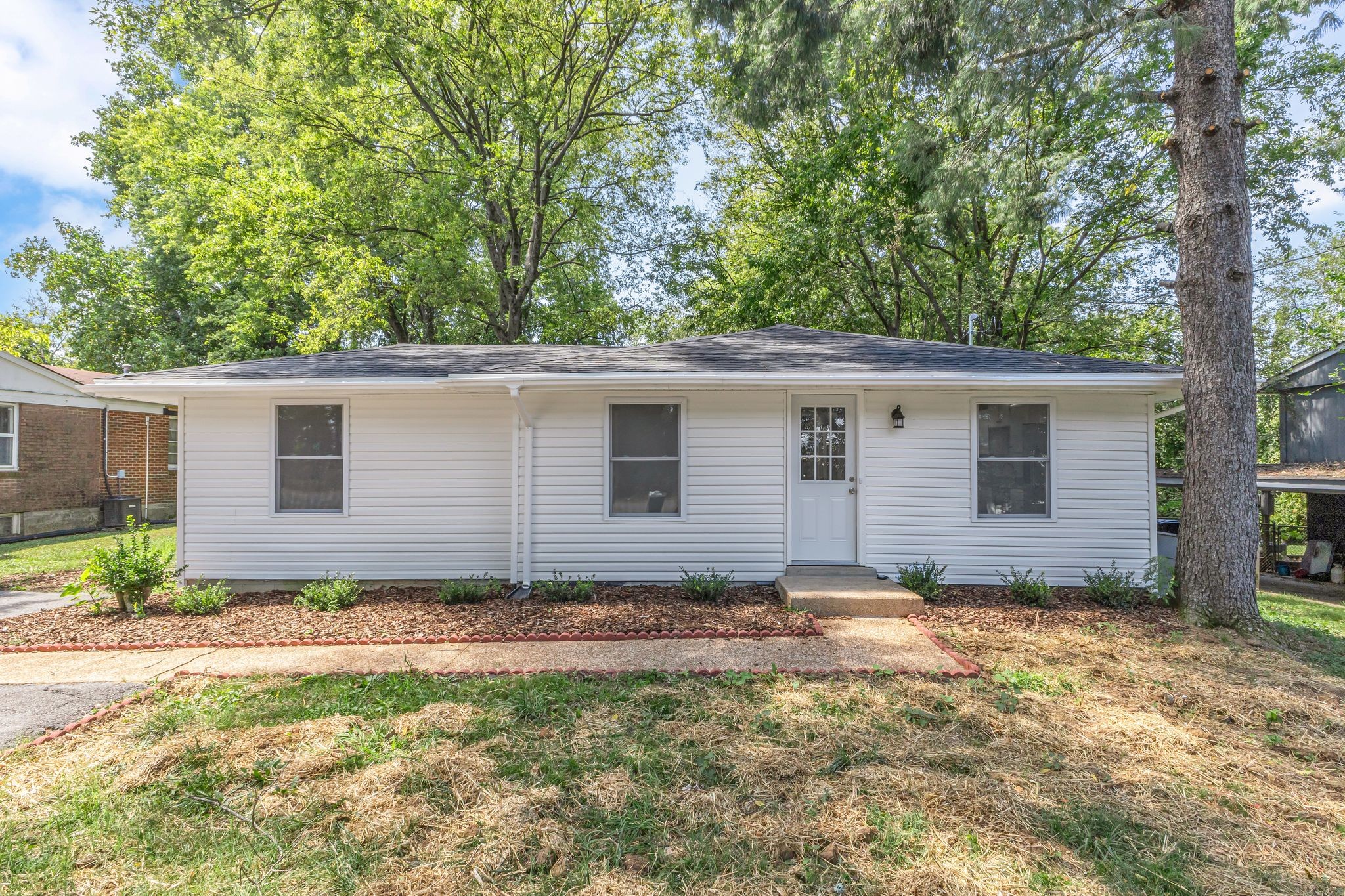 a view of a house with a yard