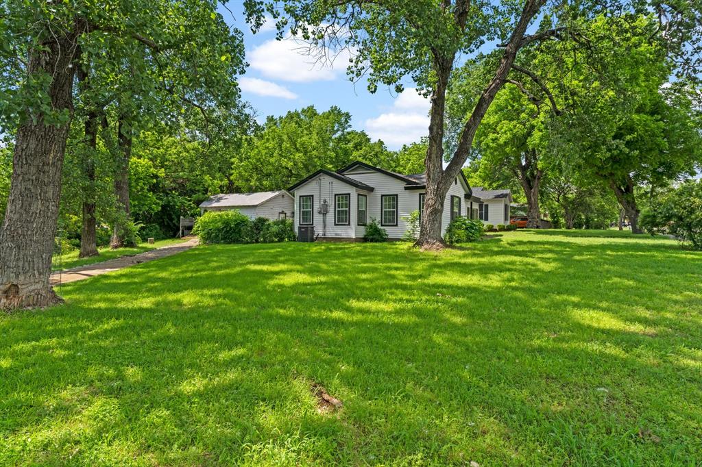 a house view with a outdoor space