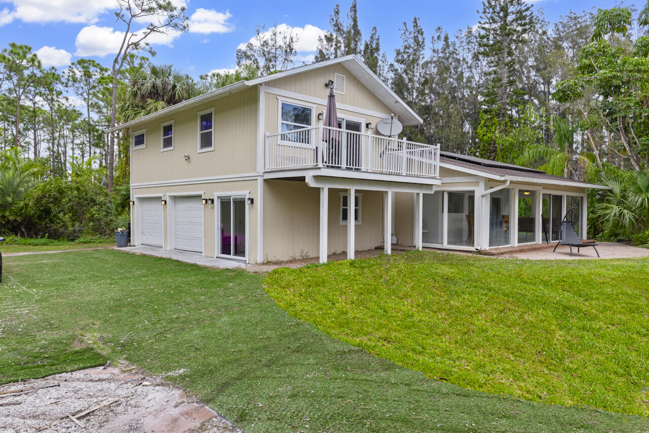 a view of a back yard of the house