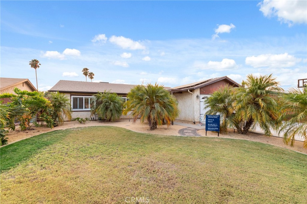 a front view of house with yard and entertaining space