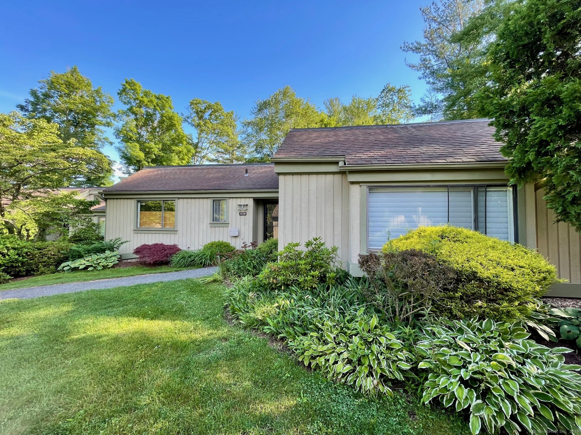 a view of a house with a yard