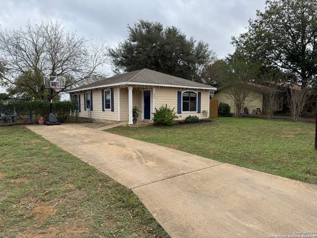 $190,000 | 333 Wildrose Drive | Floresville