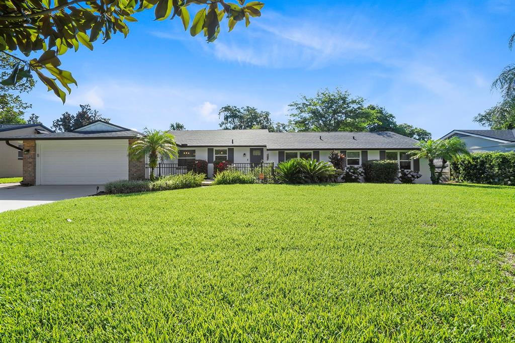 a view of house with a yard